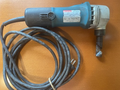 Продам бу електричні вирубні ножиці по металу Makita Mod. JN1601 - main