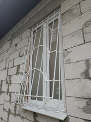 Решетки на окна,  ограждения 